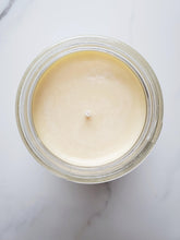 Load image into Gallery viewer, 8 oz summer scented soy wax candle