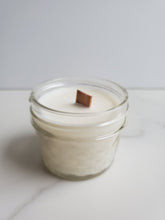 Load image into Gallery viewer, 4 oz soy wax essential oil wood wick candle