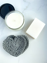 Load image into Gallery viewer, 4 oz soy wax essential oil candle