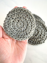 Load image into Gallery viewer, Reusable makeup remover pads with handle