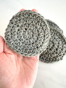 Reusable makeup remover pads with handle